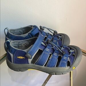 Keen Blue and Gray Sandals sz 4 youth like new!